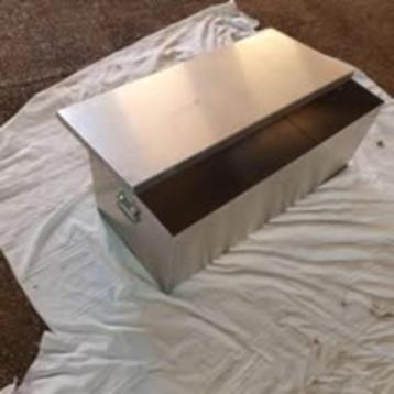 aluminium kisten  4 stuks  240€ beschikbaar voor biedingen