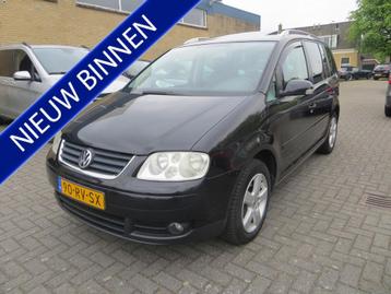 Volkswagen Touran 2.0-16V FSI Highline/7 PERSOONS/CRUISE/NWE beschikbaar voor biedingen
