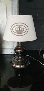 Tafellamp met geborduurde kroon, Huis en Inrichting, Lampen | Tafellampen, Minder dan 50 cm, Ophalen of Verzenden, Zo goed als nieuw