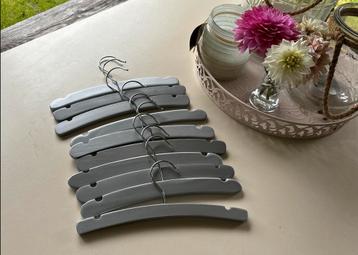 10x kledinghangers kind baby zilver beschikbaar voor biedingen