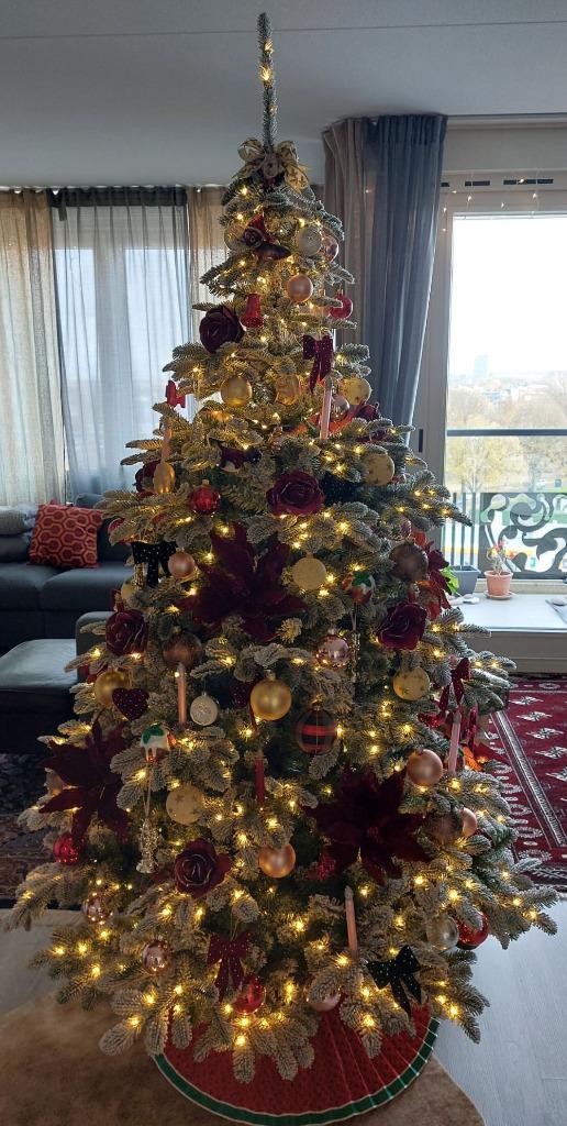 Kunstkerstboom 2.10m besneeuwd, ingebouwde verlichting ZGAN., Diversen, Kerst, Zo goed als nieuw, Ophalen