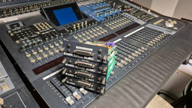 SET 2x Yamaha DM2000 mengpaneel 3x Yamaha Ad824 converter, Muziek en Instrumenten, Mengpanelen, Gebruikt, 20 kanalen of meer, Microfooningang