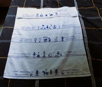 Vintage wanddoek blauw geborduurd met ouderwetse teksten beschikbaar voor biedingen