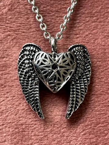 Ashanger / urnhanger engelen hart met ketting (06) beschikbaar voor biedingen