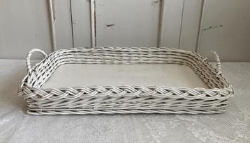 Vintage wit houten dienblad met rieten rand  beschikbaar voor biedingen