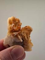 Vanadiniet met Bariet - Milbladen, Marokko, Verzamelen, Mineralen en Fossielen, Ophalen of Verzenden, Mineraal