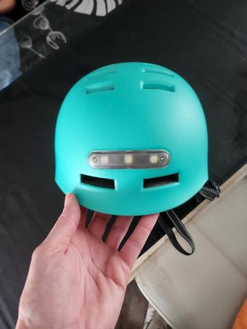 Fietshelm Kind met Verlichting USB - Zo Goed Als Nieuw beschikbaar voor biedingen