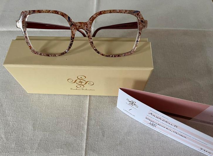 Uniek montuur van Sashee Schuster, Sieraden, Tassen en Uiterlijk, Zonnebrillen en Brillen | Dames, Zo goed als nieuw, Bril, Overige merken