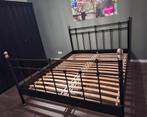 Ikea bed Svelvik + lattenbodem, Huis en Inrichting, Slaapkamer | Bedden, Ophalen, Zwart, Tweepersoons, Zo goed als nieuw