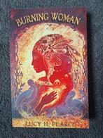 Boek: Burning woman, door Lucy H. Pearce, Gelezen, Lucy H Pearce, Ophalen of Verzenden, Praktische filosofie