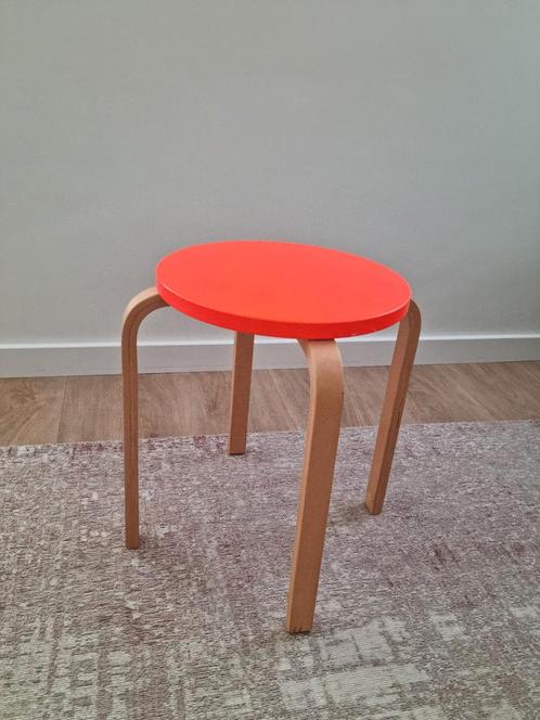 IKEA frosta kruk oranje, Huis en Inrichting, Krukjes, Zo goed als nieuw, Hout, Ophalen