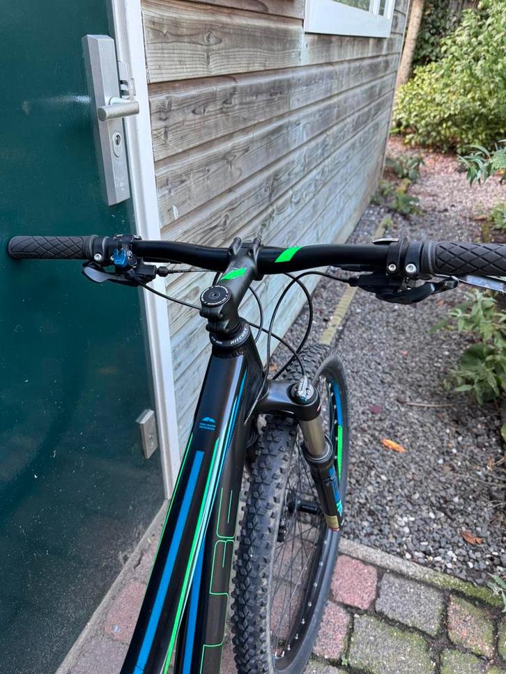 Cube Wls Access race MTB zwart/blauw 16inch 27,5 wielen, Fietsen en Brommers, Fietsen | Mountainbikes en ATB, Zo goed als nieuw