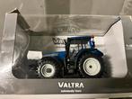 Valtra T  Metalic Blue  1:32, Hobby en Vrije tijd, Modelauto's | 1:32, Ophalen of Verzenden, Nieuw, Tractor of Landbouw, Universal Hobbies