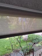 Prachtige Luxaflex plissé duettes, lichtgrijs/greige, 139 cm, Huis en Inrichting, Stoffering | Gordijnen en Lamellen, Ophalen