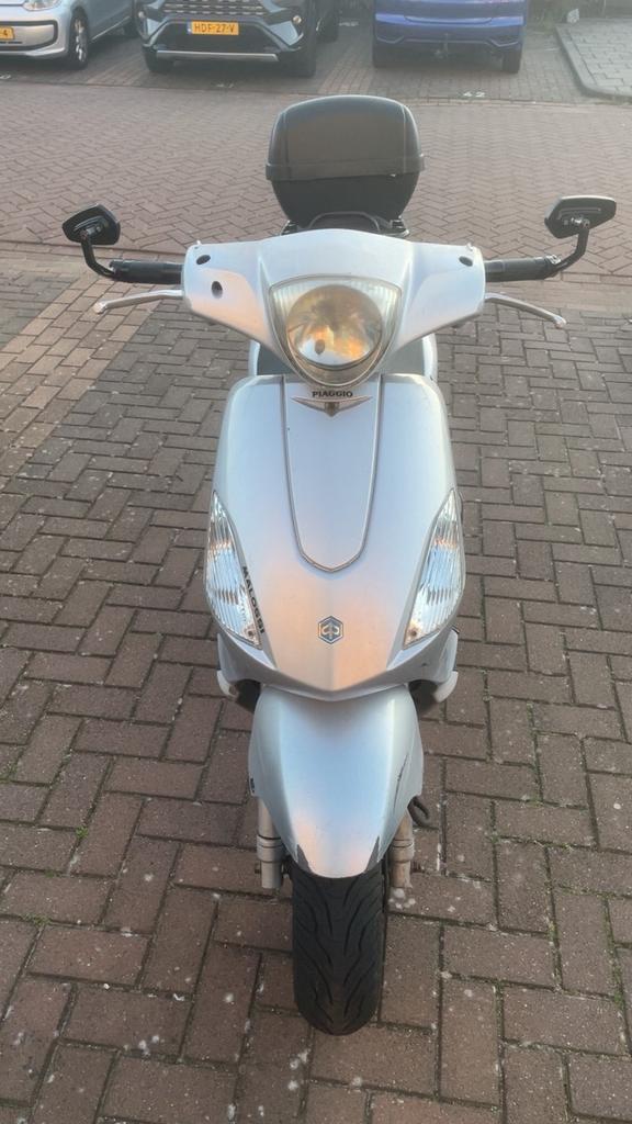 Piaggio fly 125cc 4t, Fietsen en Brommers, Ophalen, Zo goed als nieuw, Benzine, Overige modellen