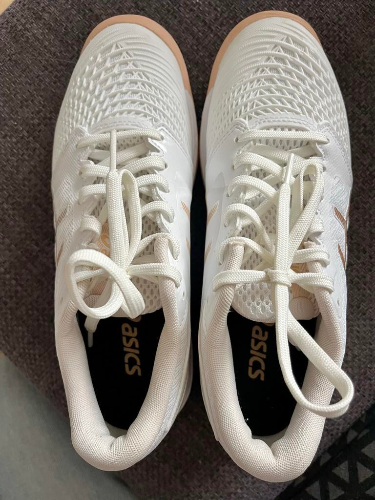Asics kunstgrasschoenen korfbal/hockey (37,5), Sport en Fitness, Ophalen of Verzenden, Zo goed als nieuw, Schoenen