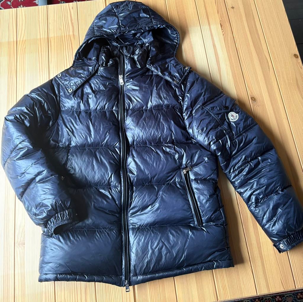 Moncler Maya jas heren - Glans blauw - Maat L - Nieuwstaat, Maat 52/54 (L), Moncler, Blauw, Nieuw