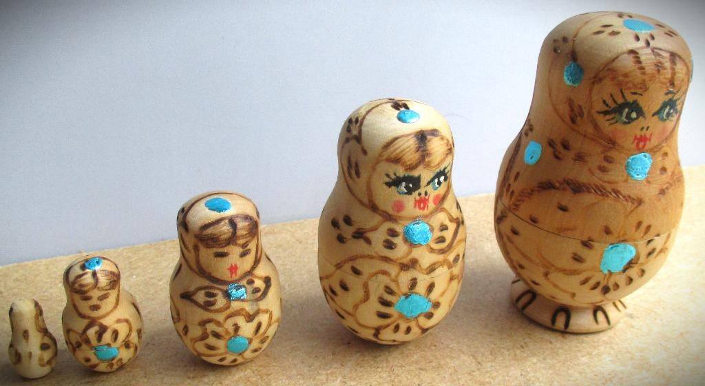 Nestpoppen 5 delig~Nest pop~Hout~Russische Matroesjka, Ophalen of Verzenden, Zo goed als nieuw
