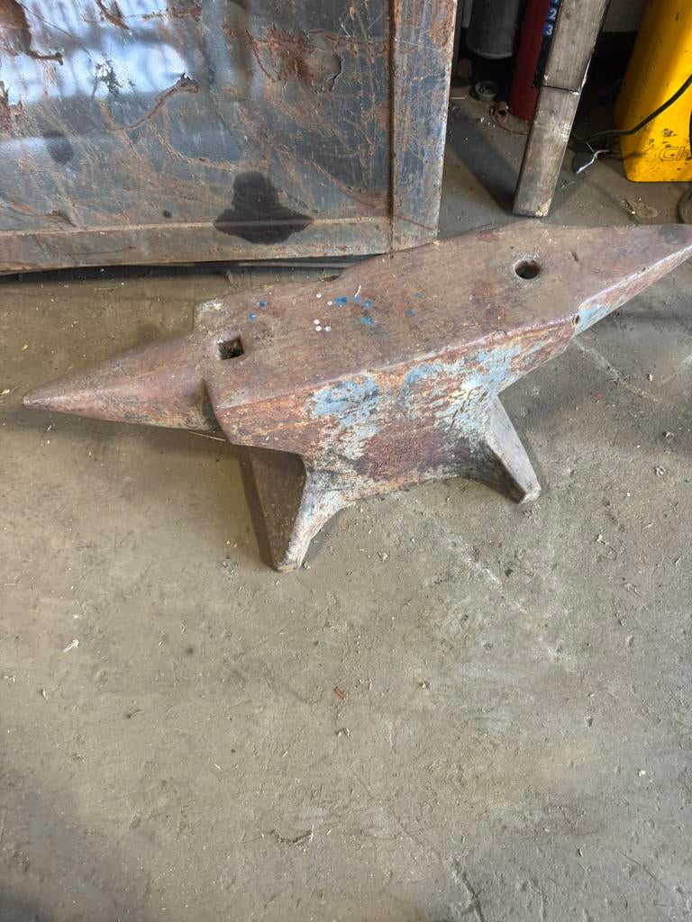 Aambeeld 200kg, Doe-het-zelf en Verbouw, Overige Doe-het-zelf en Verbouw, Ophalen, Gebruikt