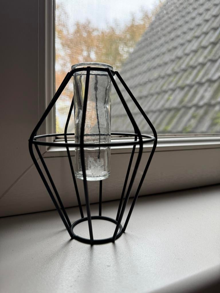 Leuke vaas voor bloemen., Overige materialen, Zwart, Nieuw, Ophalen of Verzenden
