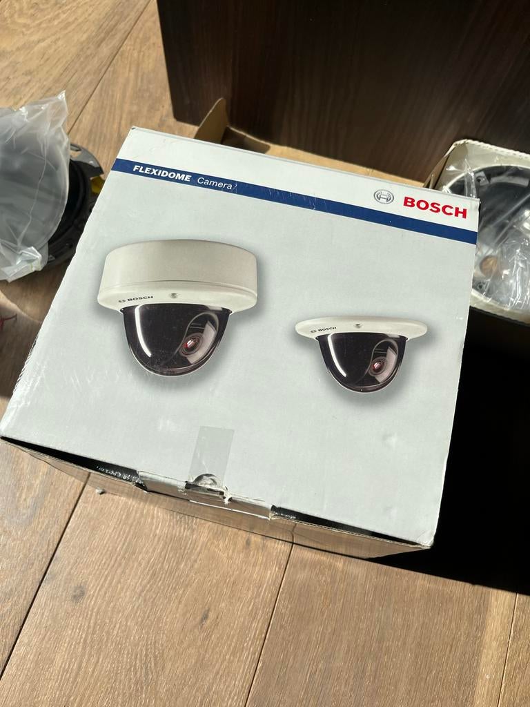 BOSCH Beveiligingscamerasysteem: 3 Analoog, 1 Digitaal, Ophalen, Nieuw, Buitencamera