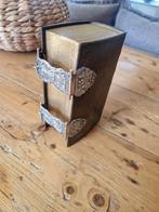 Antieke Bijbel met zilveren sloten, Ophalen of Verzenden, Onbekend