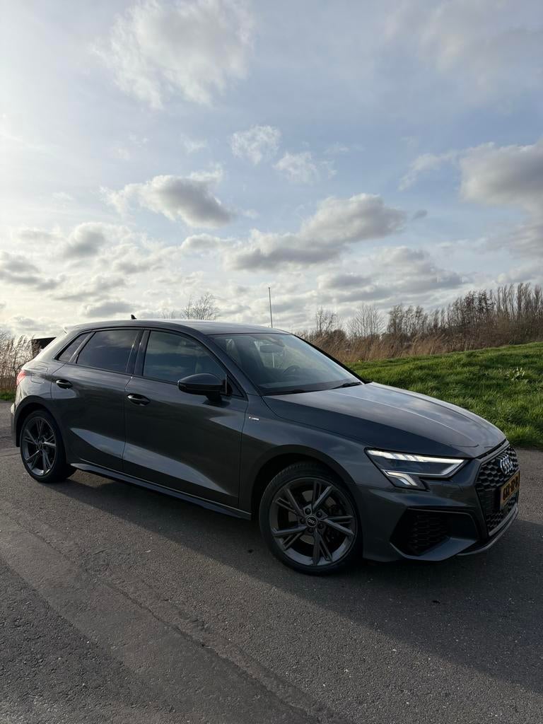 Audi A3 40 TFSI e S-line 204 PK | PHEV | Daytona Grijs, Auto's, 4 cilinders, 1535 kg, Plug-in hybride, 1395 cc