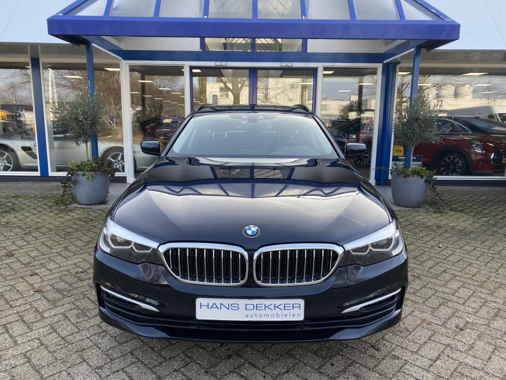 BMW 5 Serie Touring 540i xDrive Exec. Edition I Carbon zwart, Auto's, BMW, Stof, Gebruikt, 2000 kg, Zwart