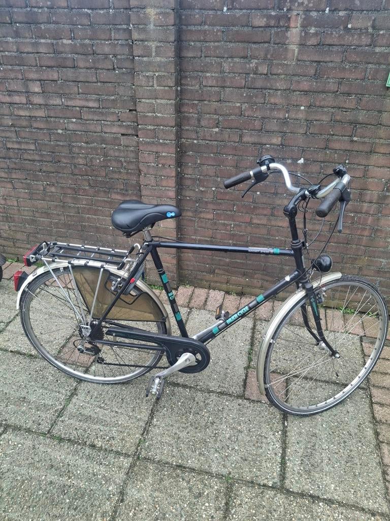 Mooie zwarte herenfiets met bagagedrager, Fietsen en Brommers, Fietsen | Dames | Damesfietsen, Gebruikt, Overige merken, Versnellingen