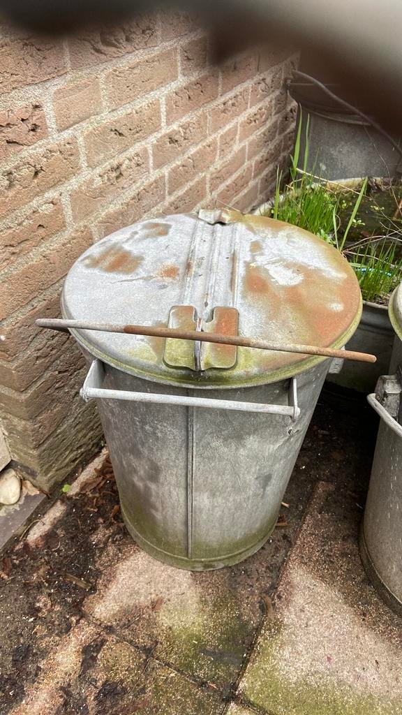 Zinken prullenbak ouderwetse 1960 oude vuilnisbak afval, Huis en Inrichting, Woonaccessoires | Prullenbakken, 40 liter of meer