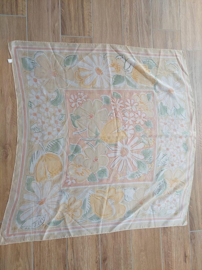 Bloemen sjaal, Kleding | Dames, Mutsen, Sjaals en Handschoenen, Ophalen of Verzenden, Zo goed als nieuw, Sjaal