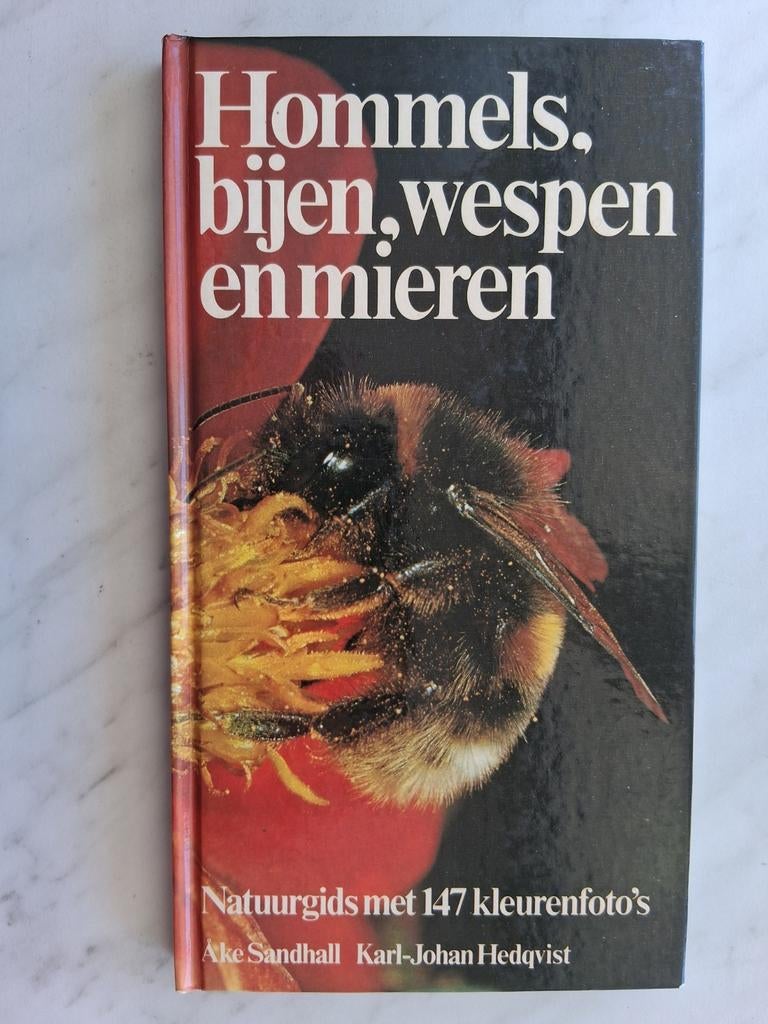 Hommels, bijen, wespen en mieren - Natuurgids, Boeken, Ophalen of Verzenden, Zo goed als nieuw, Natuur algemeen, Åke Sandhall, Karl-Johan Hedqvist