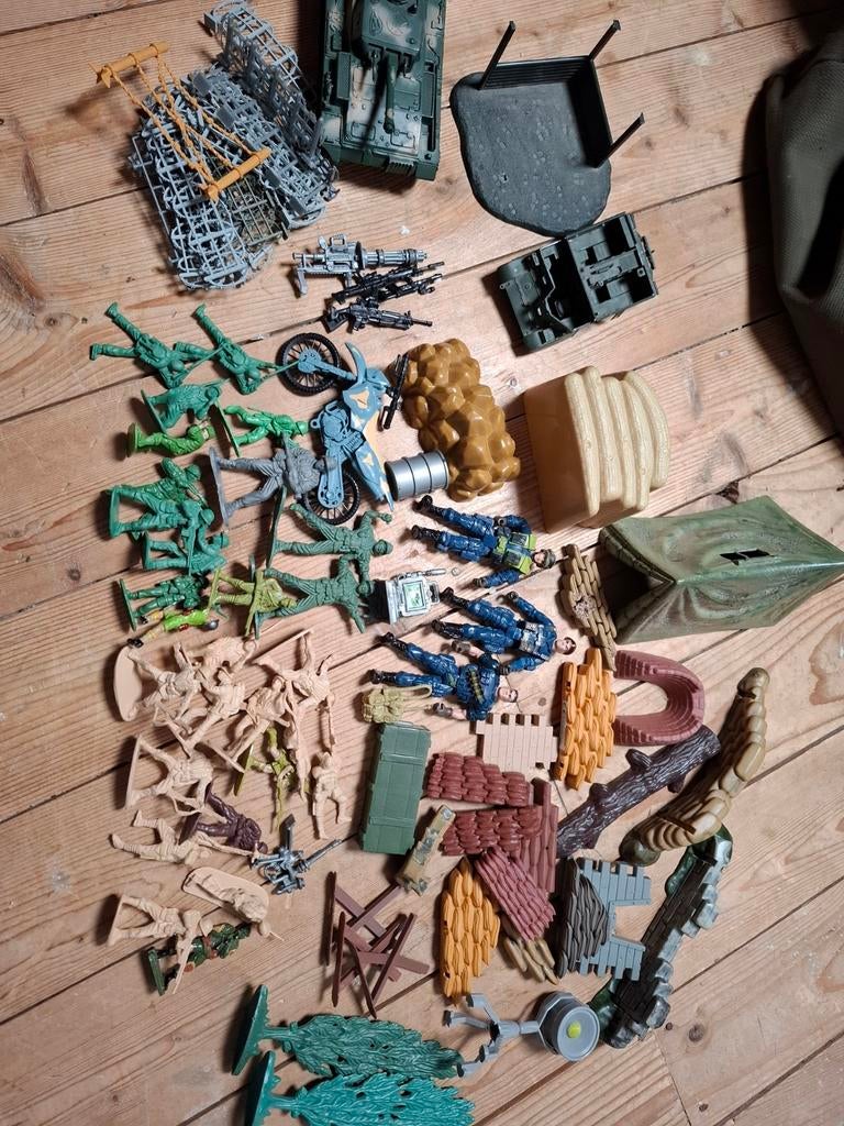 Grote set leger poppetjes en accessoires, Verzamelen, Militaria | Algemeen, Ophalen, Landmacht, Nederland, Overige typen
