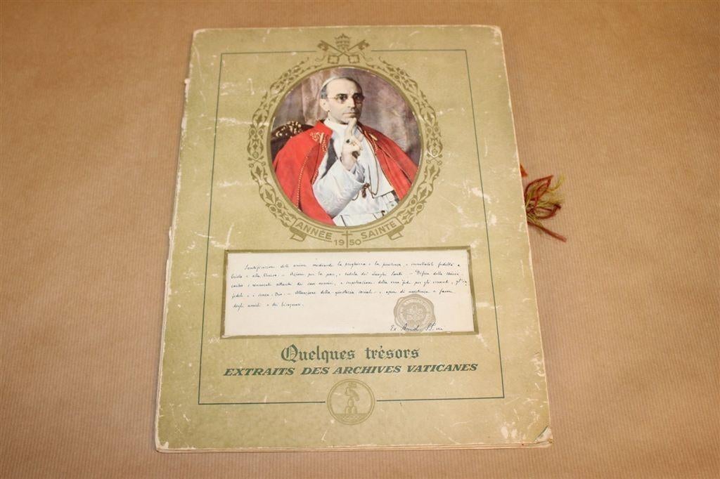 Vaticaan 1950 – Trésors Archives Vaticanes [Facsimile Album], Boeken, Ophalen of Verzenden, Gelezen
