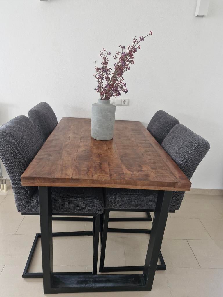 Bar-stijl eettafel met 4 stoelen, Huis en Inrichting, Tafels | Eettafels, 100 tot 150 cm, Industrieel, Modern, 50 tot 100 cm, Zo goed als nieuw