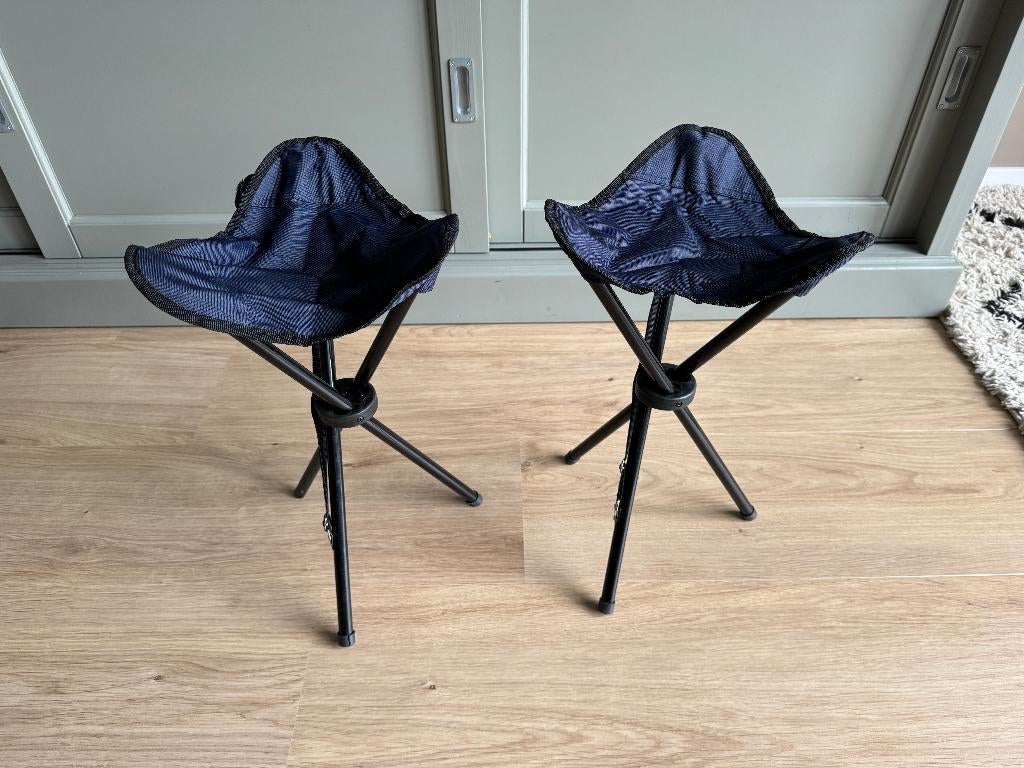 Twee driepoot krukken - Ideaal voor op de camping of vissen, Ophalen, Gebruikt, Campingstoel