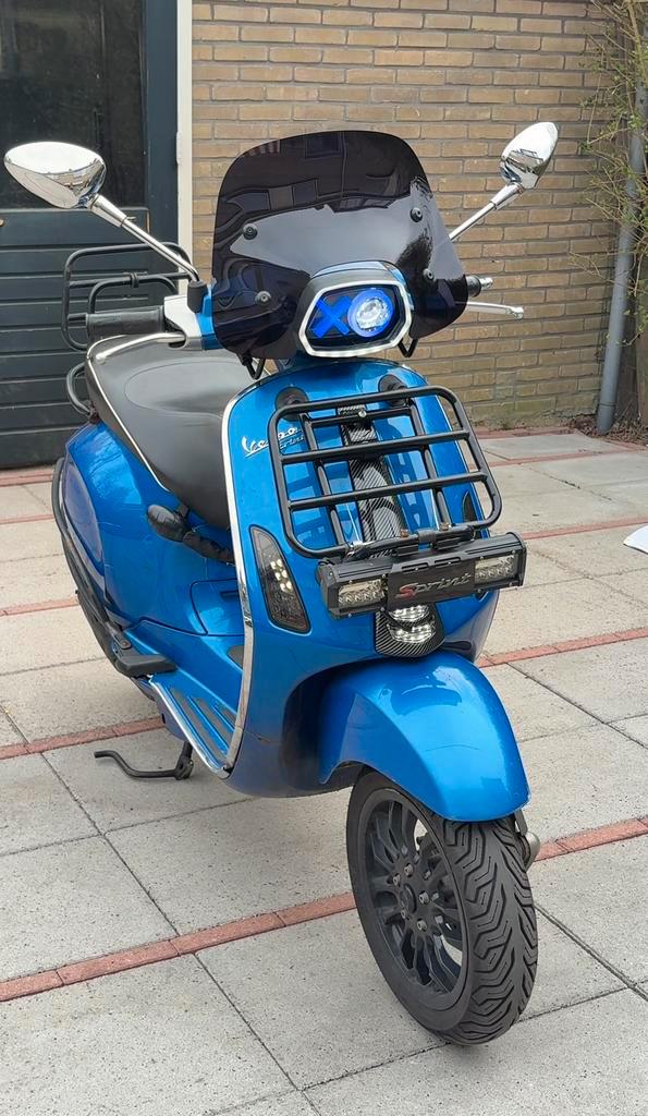 Vespa sprint 125cc, Fietsen en Brommers, Scooters | Vespa, Zo goed als nieuw, Overige modellen, Benzine, Ophalen