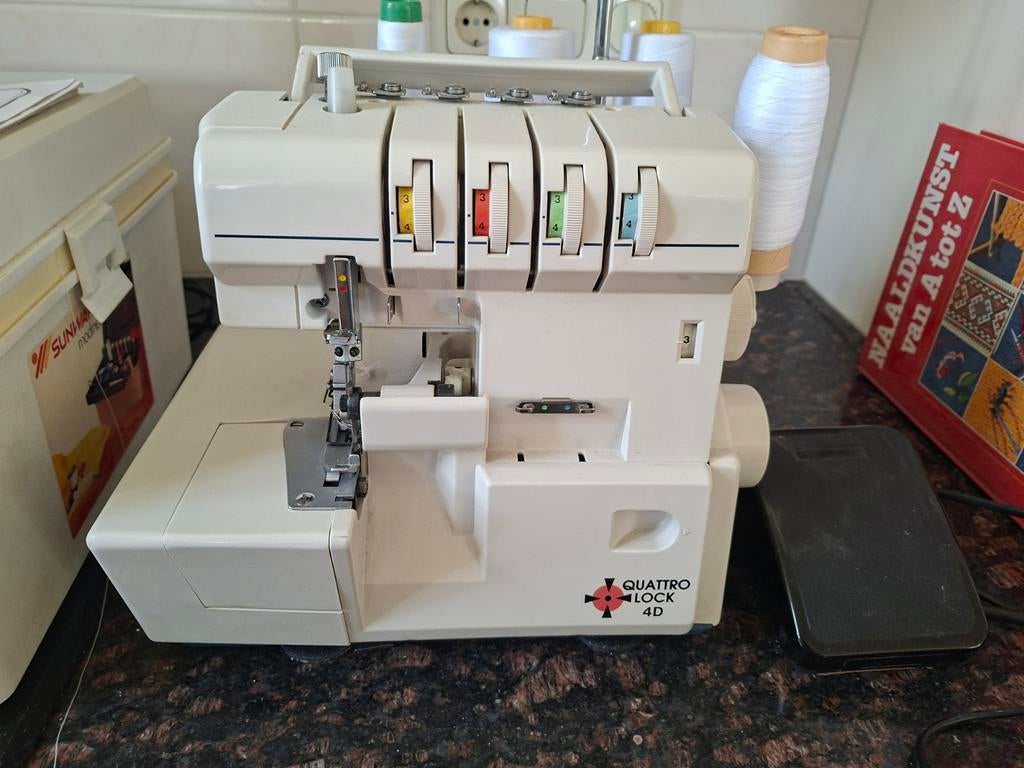 Quatrolock 4D lockmachine, Hobby en Vrije tijd, Naaimachines en Toebehoren, Ophalen, Lockmachine
