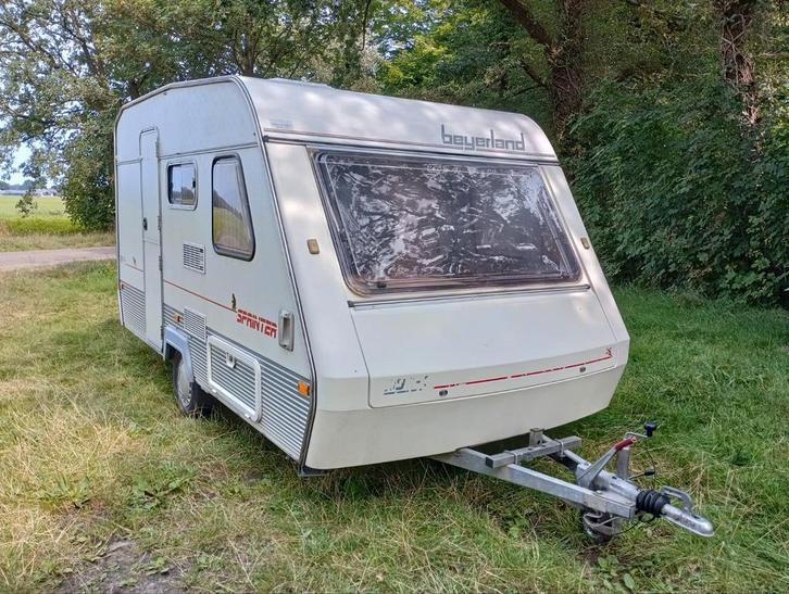 Beyerland 390-D, Caravans en Kamperen, Caravans, Particulier, tot en met 4, 500 - 750 kg, Treinzit, Beyerland, Ophalen of Verzenden