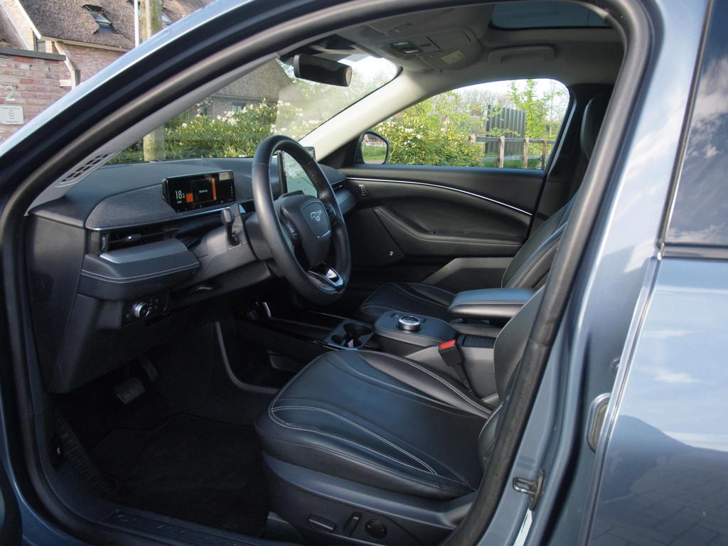Ford Mustang Mach-E Extended RWD 98 kWh | SOH 94% | Panorama, Auto's, Gebruikt, 750 kg, Blauw, 600 km