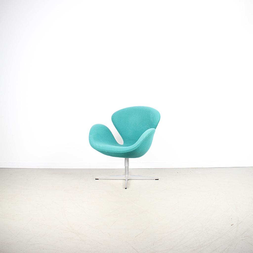 2x Fritz Hansen Swan Chair Groen Stof – Aluminium, Niet ingevuld, Minder dan 75 cm, Niet ingevuld, Ophalen of Verzenden