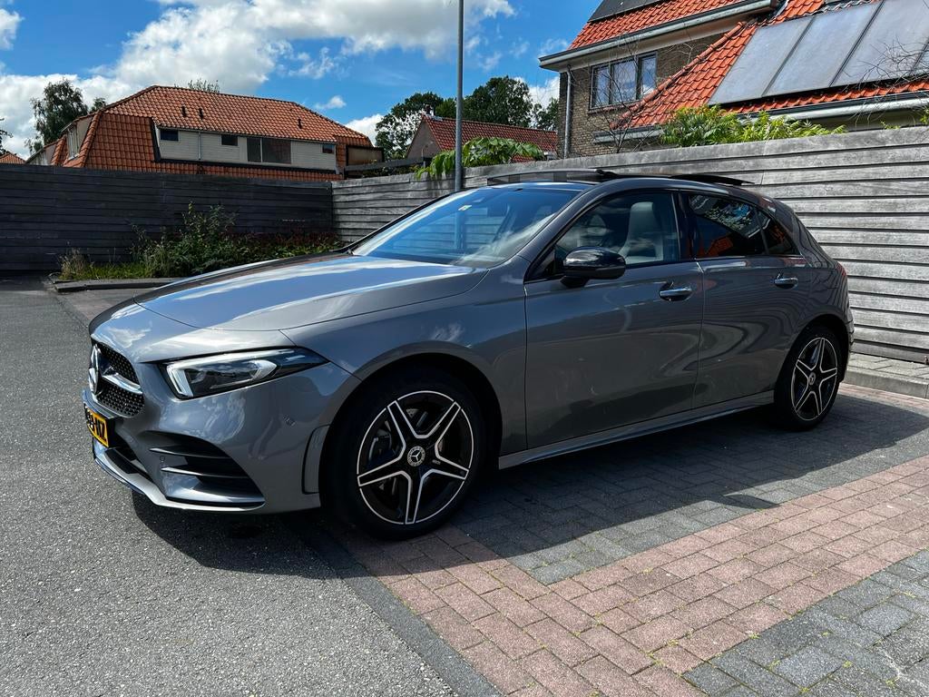 Mercedes-Benz A-Klasse A250e 218pk 1e EIG|PANO|AMG|Keyless, Auto's, 160 pk, Alcantara, 1600 kg, 93 €/maand