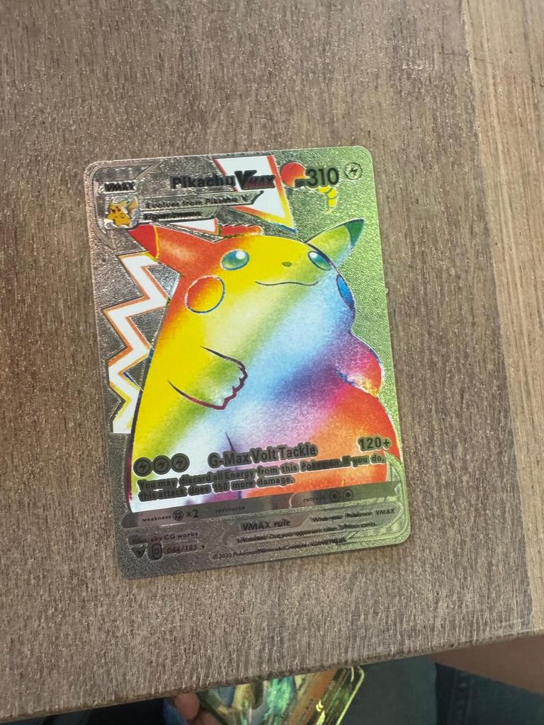 Pikachu VMAX Regenboog Foil Pokémon Kaart, Ophalen of Verzenden, Zo goed als nieuw, Losse kaart, Foil