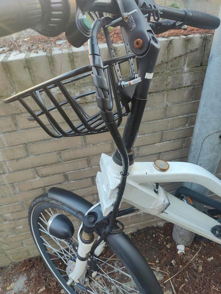 Gebruikte E-Bike in goede staat met 2 accu's en lader, Fietsen en Brommers, Elektrische fietsen, Gebruikt, Overige merken, 30 tot 50 km per accu