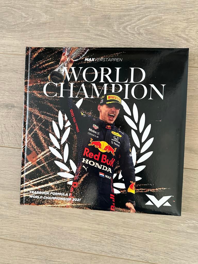 Boek Max Verstappen World Champion 2021 F1 Jaarboek, Ophalen of Verzenden, Zo goed als nieuw, Overige sporten