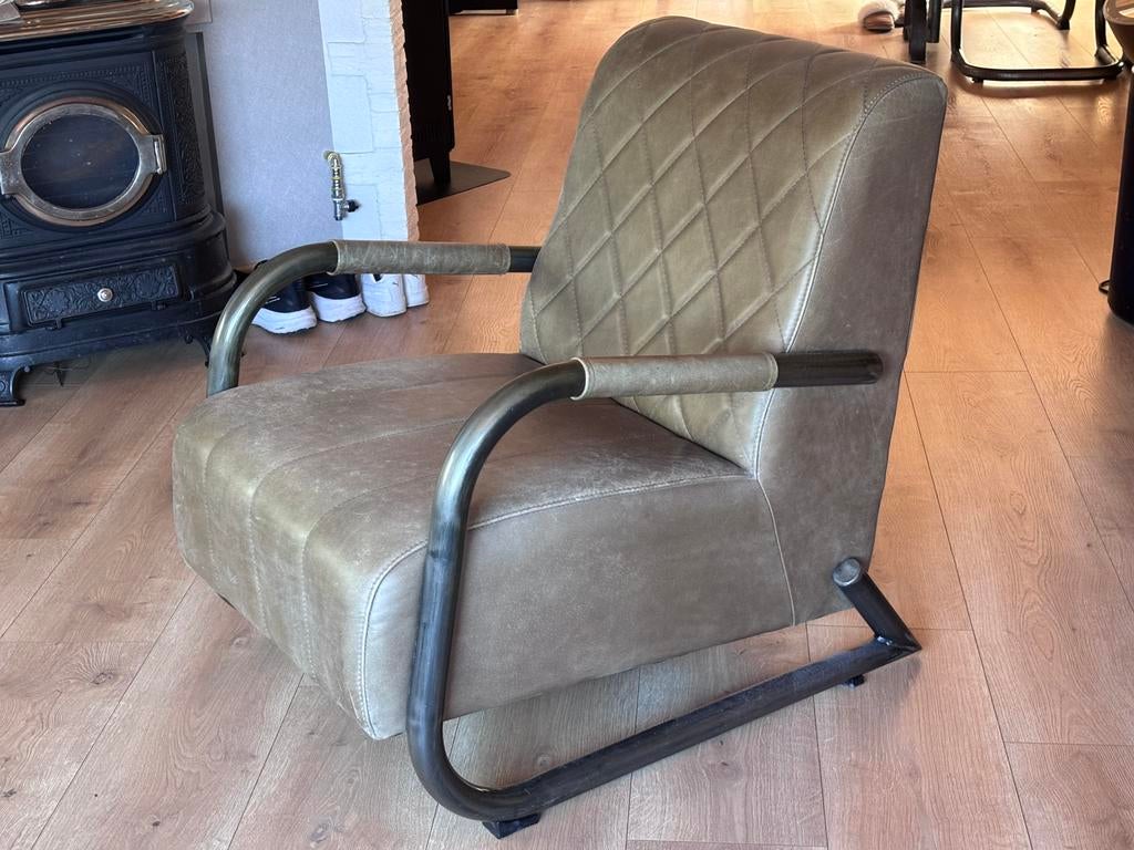 2 Fauteuils olijfgroen leer, Huis en Inrichting, Fauteuils, Ophalen, Gebruikt, 50 tot 75 cm, Leer