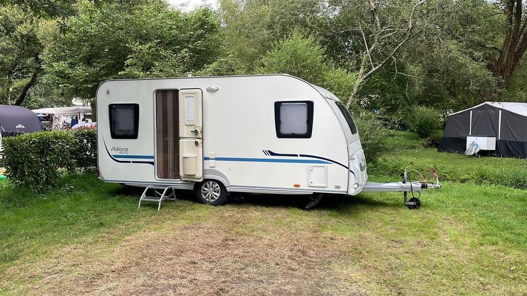 Keurige Adria Adora 462 PU uit 2010., Caravans en Kamperen, Kachel, Rondzit, Particulier, Adria