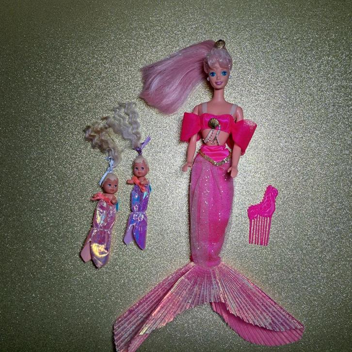 Vintage Mattel Fairytale zeemeermin Barbie met babies 1990s, Verzamelen, Poppen, Zo goed als nieuw, Fashion Doll, Verzenden