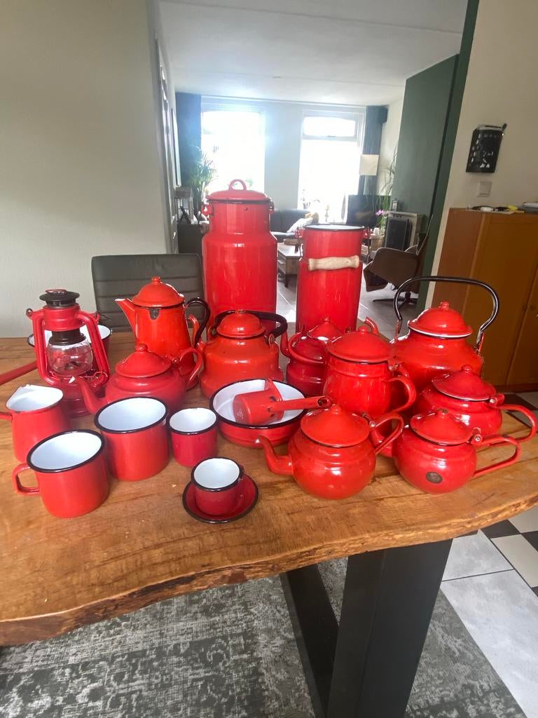 Grote verzameling rood emaille keukengerei, Ophalen of Verzenden