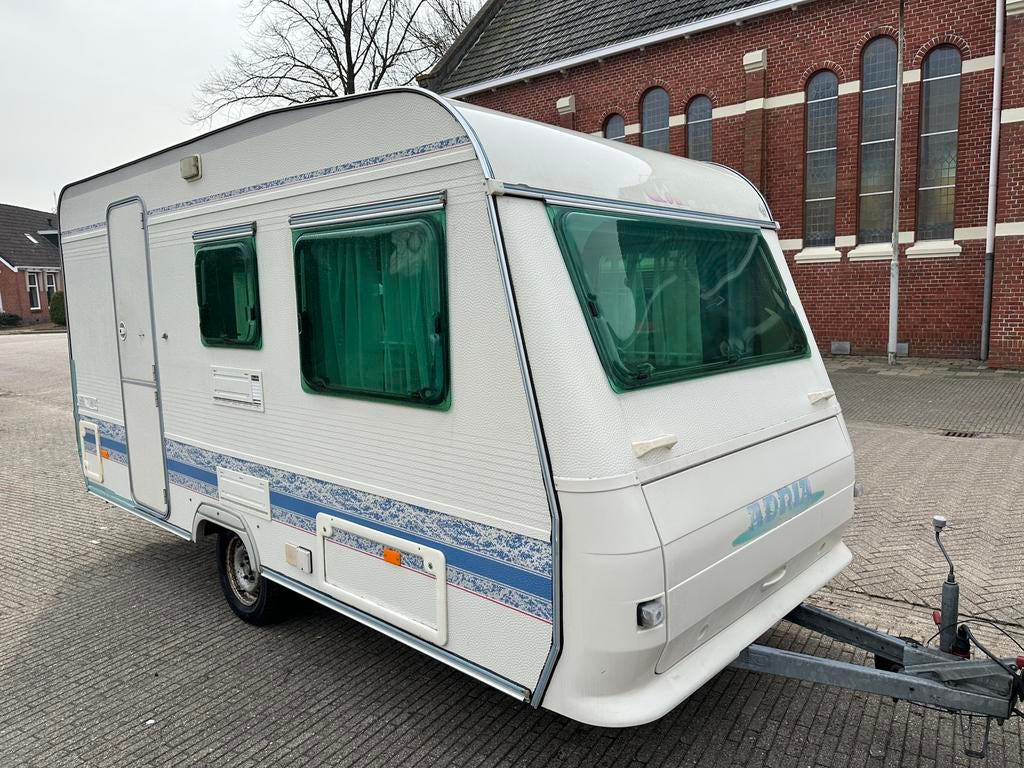 Adria Unica 390 DS met voortent, Koelkast, Omvormbare zithoek, Tot en met 3, Adria